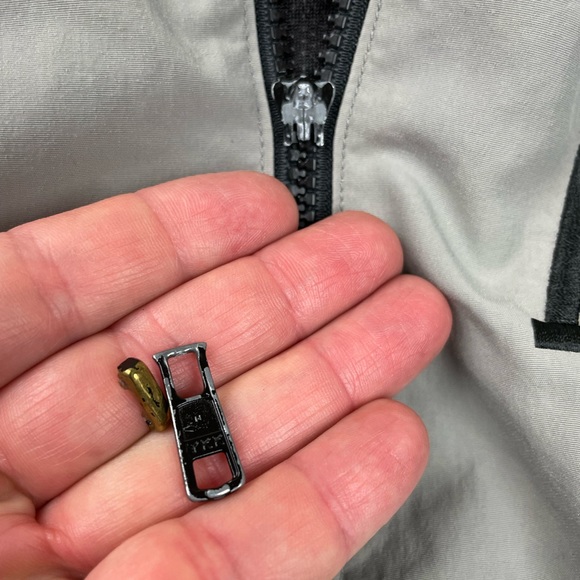 ARMY Windbreaker Jacket Full Zip Men’s M / L Long gray •broken Zipper Pull• - Picture 13 of 15